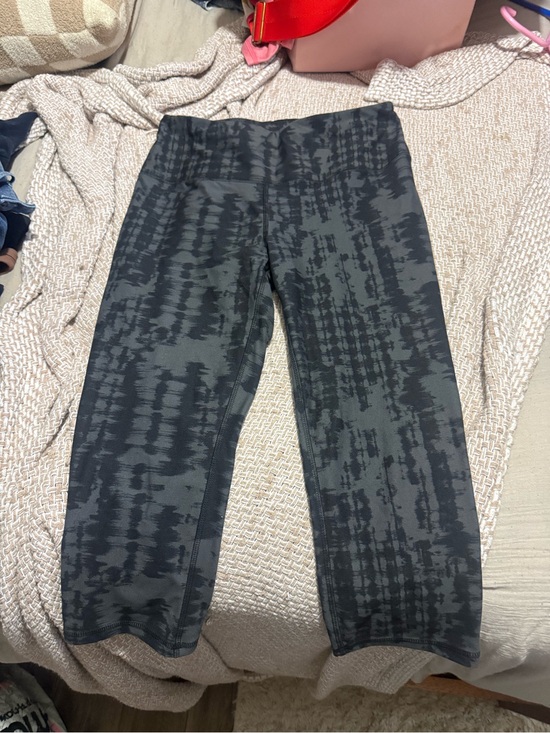 DSG Pants - DSG Black Athletic Cropped Leggings with Abstract Print